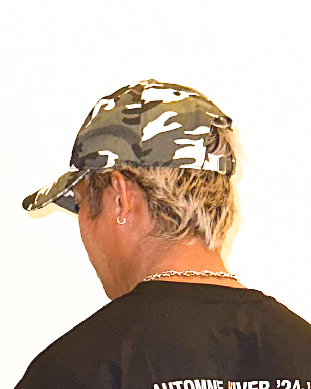 VARSITY CAP IN WHITE/GREEN CAMO